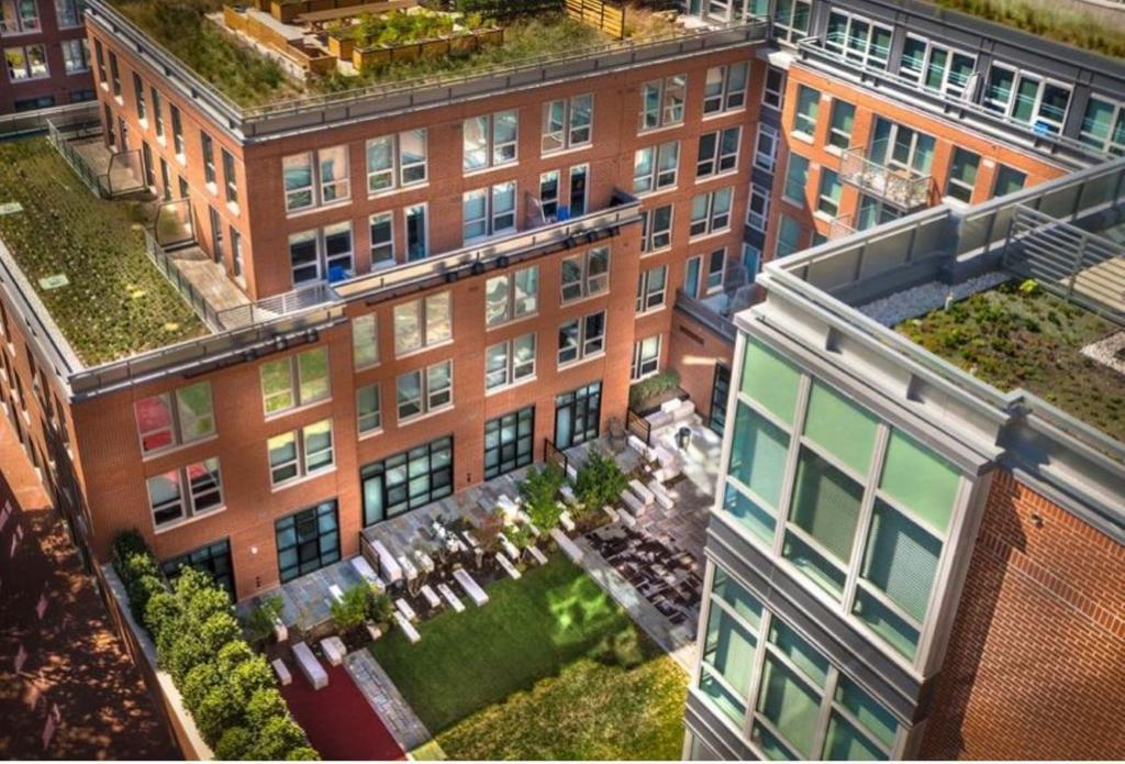 Global Luxury Near Union Station