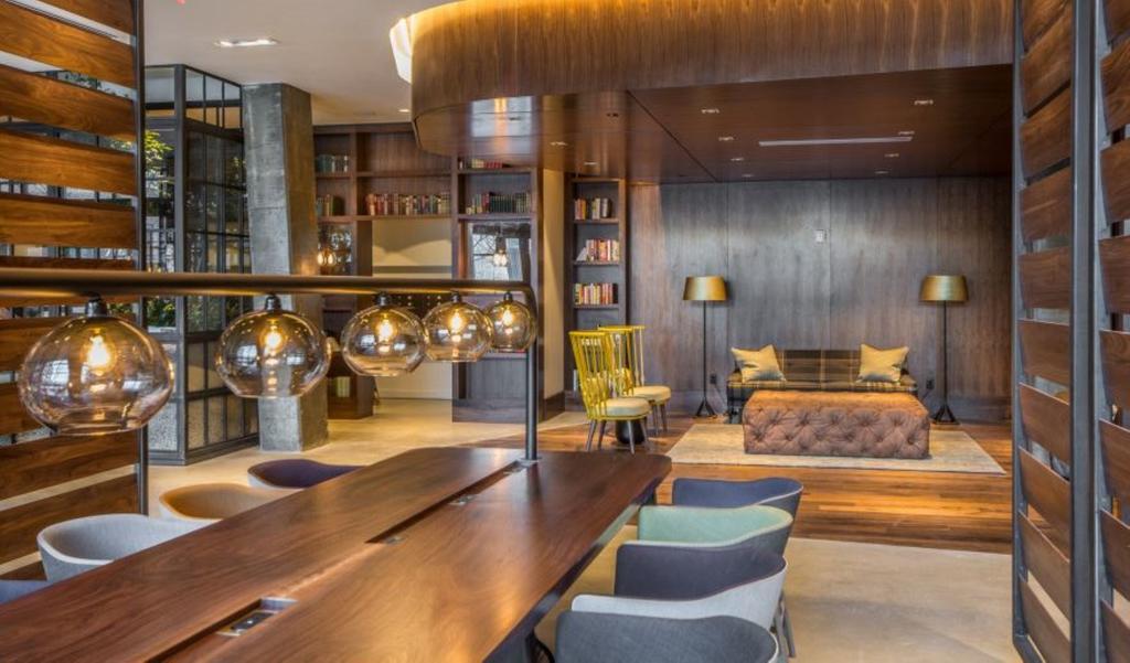 Global Luxury Near Union Station *