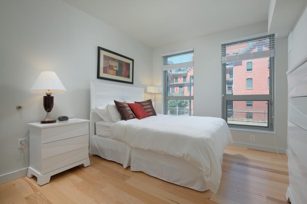 Global Luxury Near Union Station *