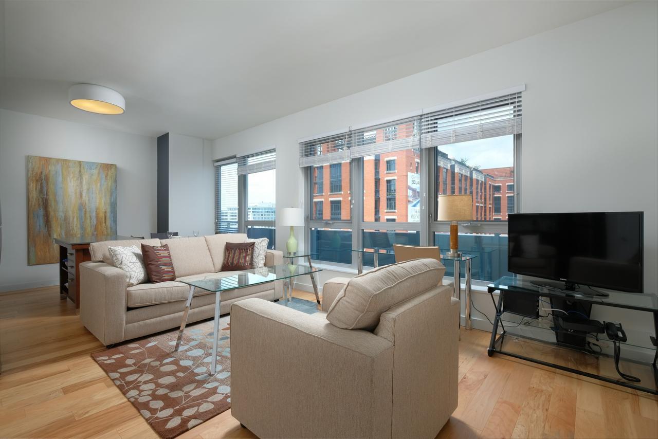 Global Luxury Near Union Station *