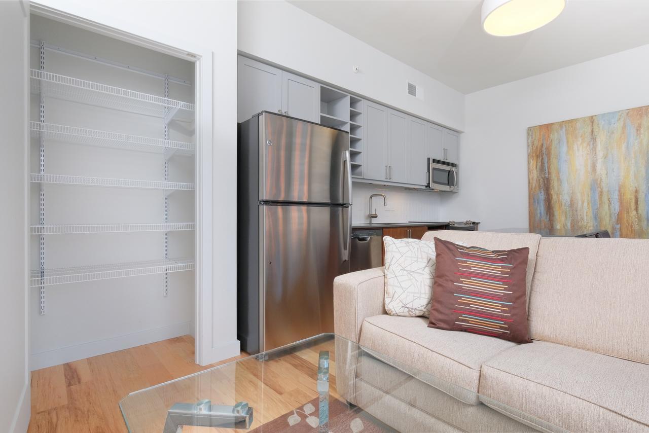 Global Luxury Near Union Station *